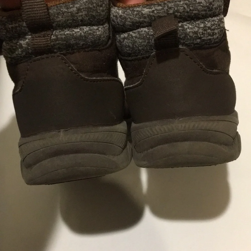 OshKosh B’gosh kids high top ankle shoes boots size 9M brown